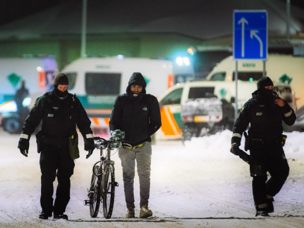 HS: Russian border officials are bringing people to Finnish border
HS: Russian border officials are bringing people to Finnish border