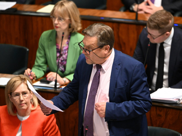 Opposition roasts government over about-face on pensions
Opposition roasts government over about-face on pensions